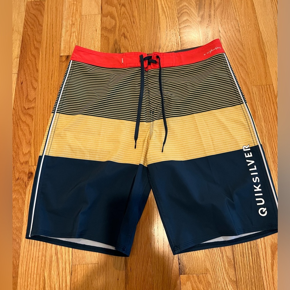 Quicksilver Highline four-way stretch board shorts. Waist 30